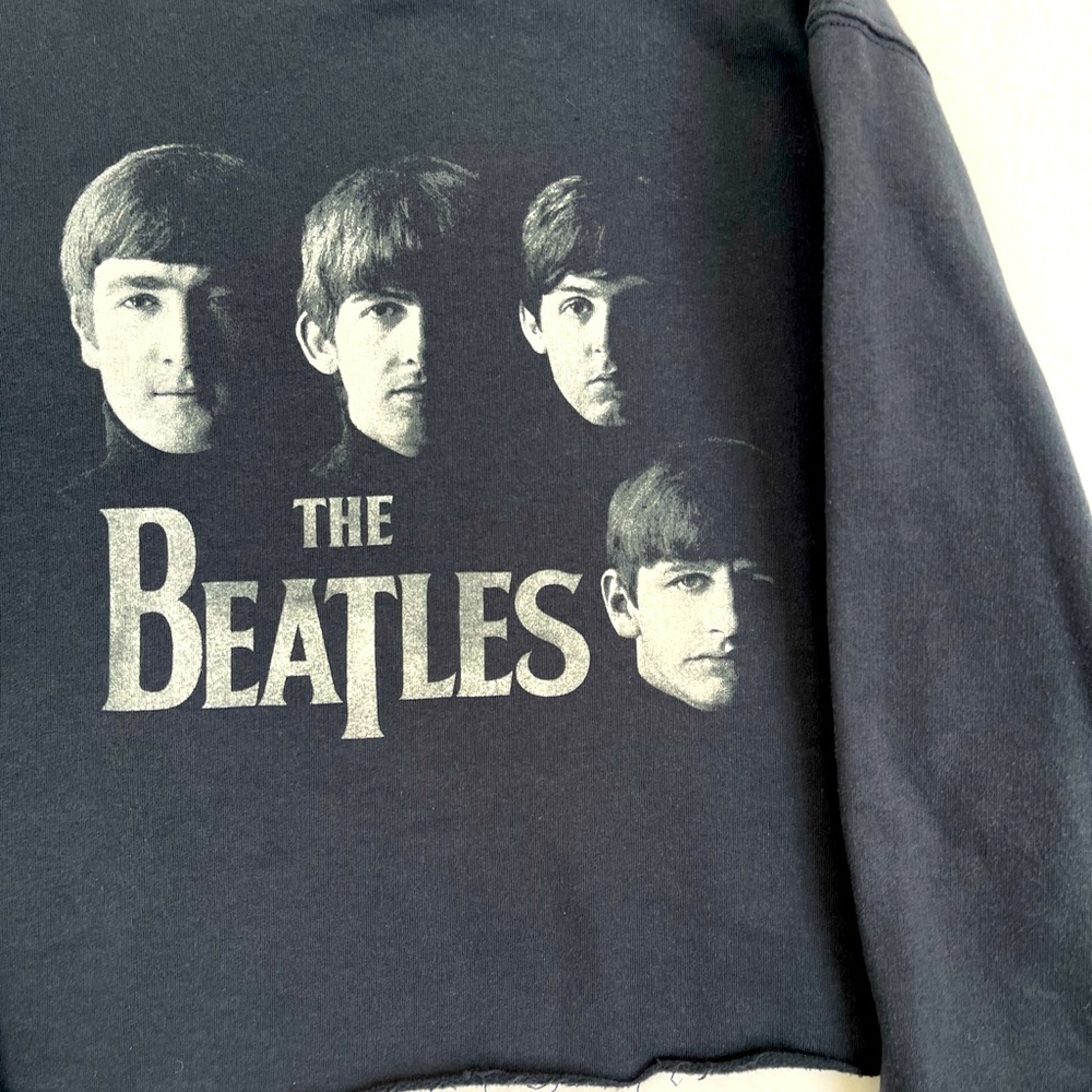 Cropped Beatles sweatshirt